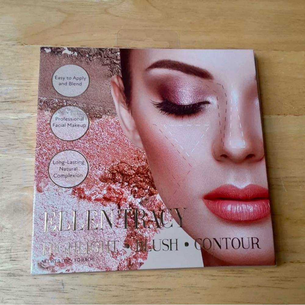 Ellen Tracy Highlight Blush and Contour Palette - BNIB
